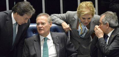 Os senadores Eunicio Oliveira, Renan Calheiros, Marta suplicy e Raimundo Lira na sessão que afastou Dilma Roussef.