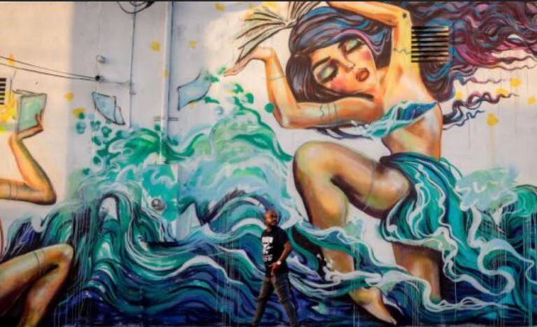 Grafites de vários artistas decoram os muros de Wynwood.