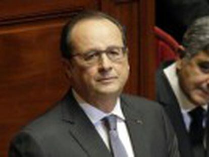 Hollande anuncia mudança na legislação para dar mais poderes ao Executivo. Autoridades francesas poderão determinar revistas, vigilância de suspeitos e ações policiais sem ordem judicial