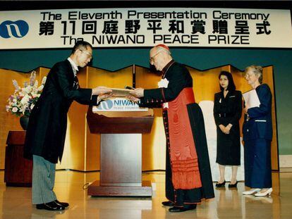 Dom Paulo Evaristo Arns recebe prêmio de Direitos Humanos no Japão.