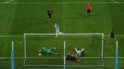 Gundogan marca o terceiro para o City contra o Barcelona.