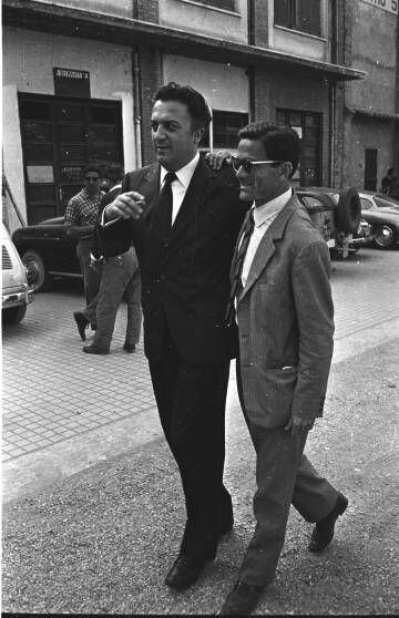 O cineasta com o também diretor, poeta e escritor Pier Paolo Pasolini, em 1961.