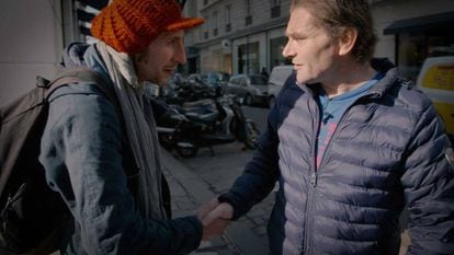 Roughol se encontra com outro indigente nas ruas de Paris.