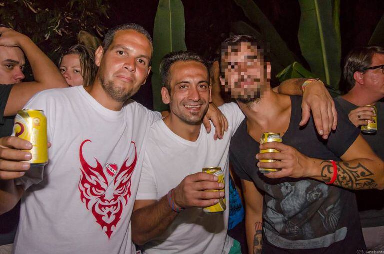 Marcelo Rey (esq.) com o dono do bar, Gastón Carniel.