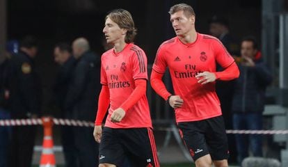 Modric e Kroos treinam antes da partida na Rússia.