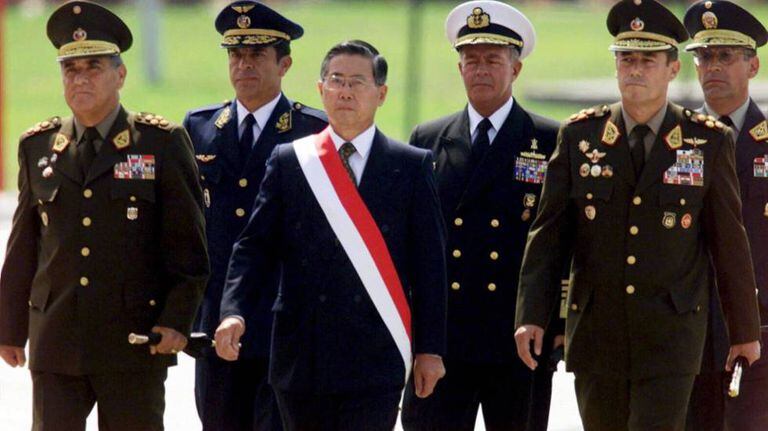 O ex-presidente do Peru Alberto Fujimori durante uma cerimônia militar em Lima