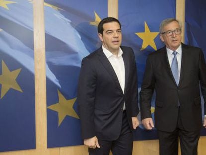 Tsipras e Juncker, nesta segunda-feira em Bruxelas.
