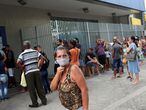 People wait in line outside a public bank, where mostly try to receive emergency aid given by the federal government to the most vulnerable, during the coronavirus disease (COVID-19) outbreak, in Rio de Janeiro, Brazil April 15, 2020. REUTERS/Ricardo Moraes