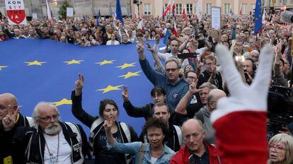 Poloneses protestam contra a reforma judicial