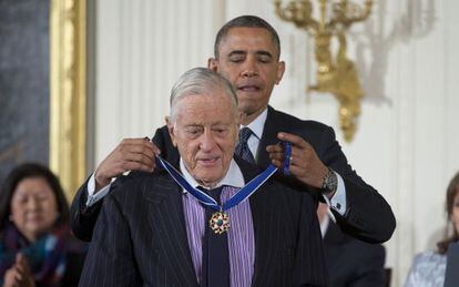 Bradlee recebeu a Medalha da Liberdade das mãos de Obama em 2013.