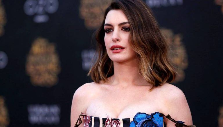 Anne Hathaway, na estreia de 'Alice através do espelho'.