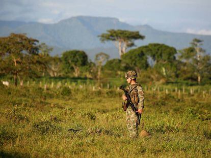 Militar colombiano em uma antiga zona de ocupação das FARC.