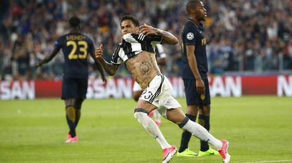 Daniel Alves marcou o segundo gol da Juventus.