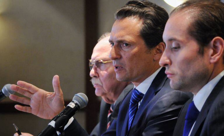 Emilio Lozoya, em 2017, com seus advogados.