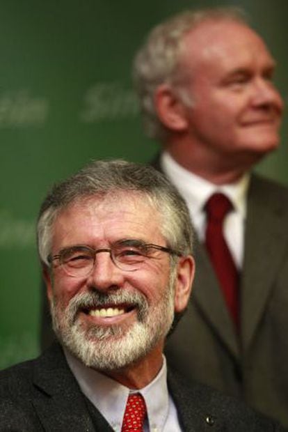 Gerry Adams em evento depois de sua libertação.