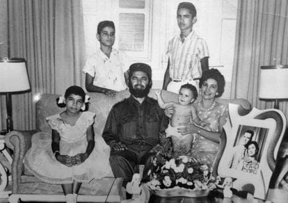 Fotografia cedida pela família Matos, onde Huber aparece com sua esposa e filhos no mesmo dia em que entregou sua carta de renúncia.