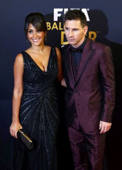 Lionel Messi e sua mulher, Antonella Roccuzzo, a sua chegada aos prêmios da FIFA em 2014.