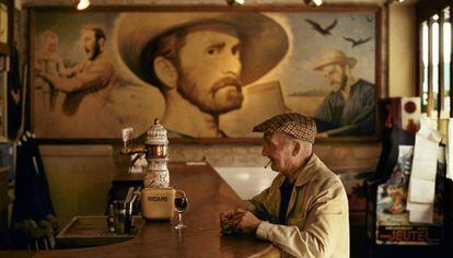 Mural a partir do filme ‘Sede de viver’, de Vincent Minelli, em um bar de Auvers-sur-Oise (França).