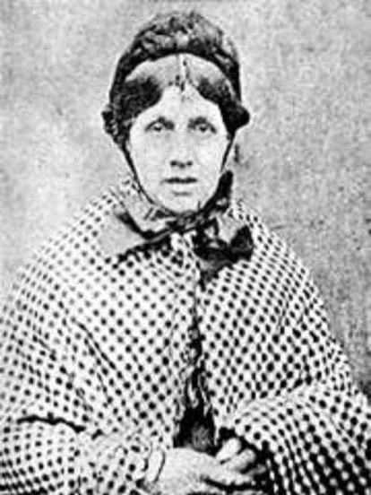Mary-Ann Cotton, enfermeira britânica, envenenou mortalmente 21 pessoas e morreu na forca em 1873. É considerada a primeira ‘serial-killer’ da Grã-Bretanha.