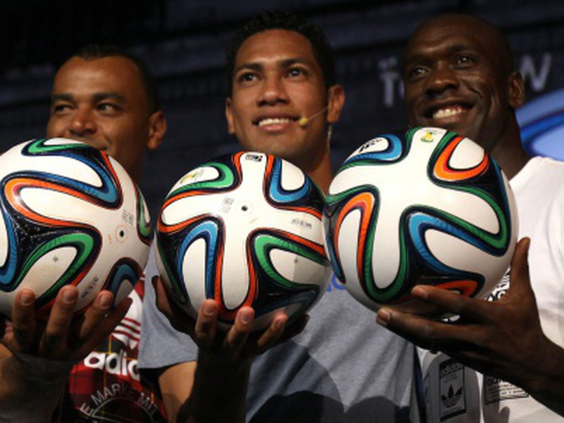Bola da Copa de 2014 é apresentada no Rio