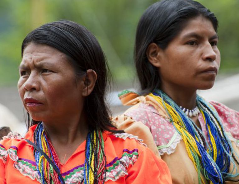Duas mulheres da comunidade embera-chamí.
