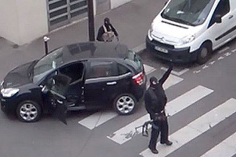 Os irmãos Kouachi depois da matança no 'Charlie Hebdo'.