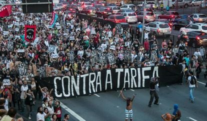 Manifestantes na zona leste de São Paulo.