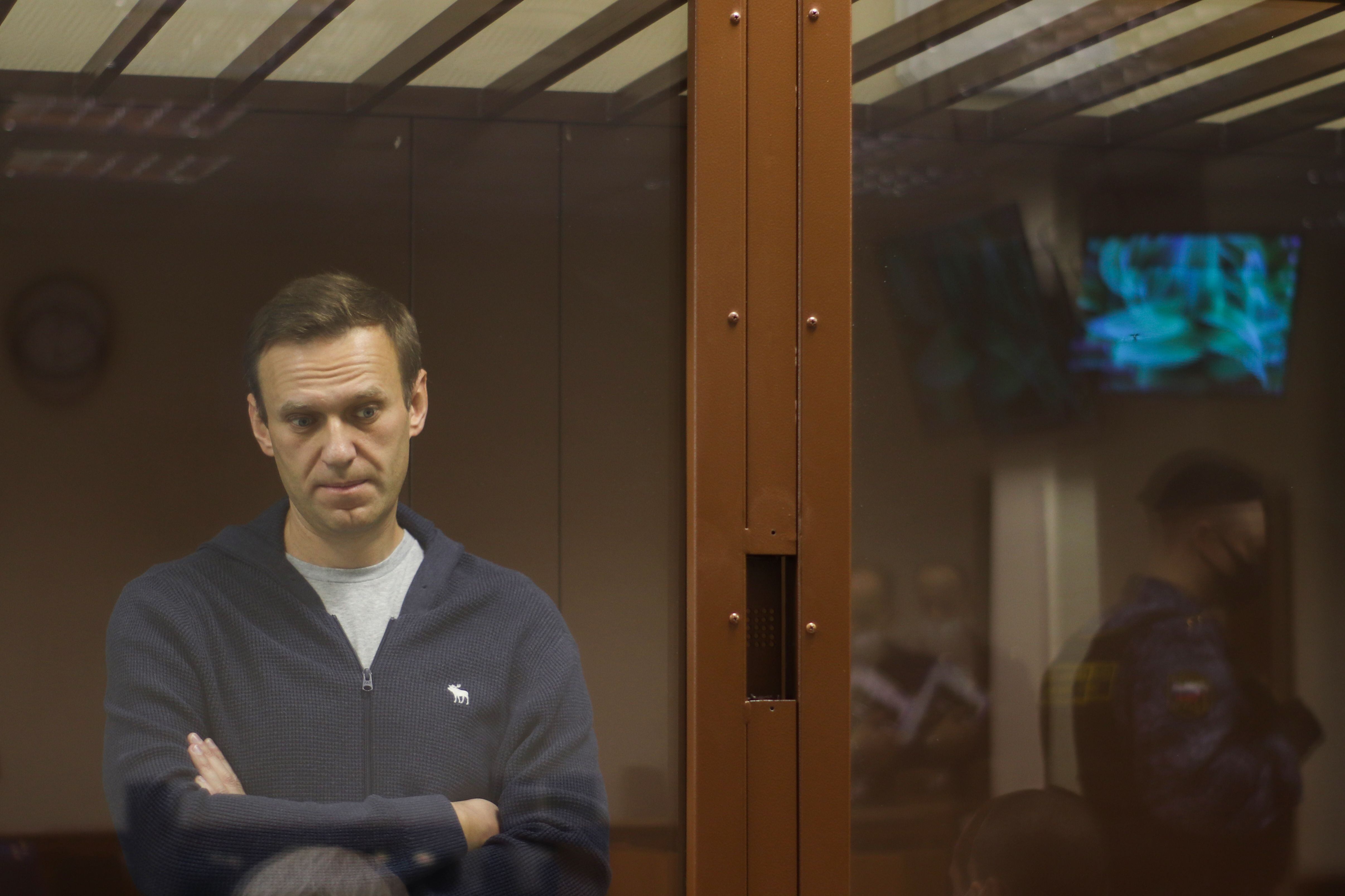 Alexei Navalny, em um tribunal de Moscou, em fevereiro. 