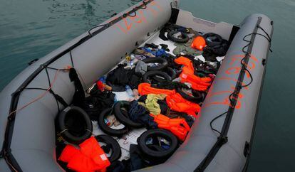 Bote cujos integrantes foram resgatados no Mediterrâneo em 15 de janeiro de 2019.