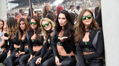 Recepcionistas da Monster em um GP.