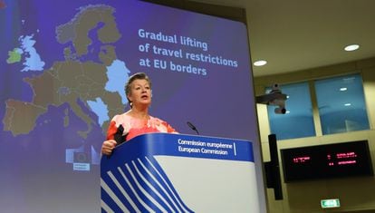 A comissária para o Interior, Ylva Johansson, durante a coletiva de imprensa em Bruxelas, nesta quinta-feira.