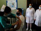 En Cuba se administra la vacuna cubana Soberana 2