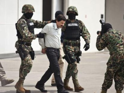 El Chapo Guzmán, no aeroporto da Cidade do México.