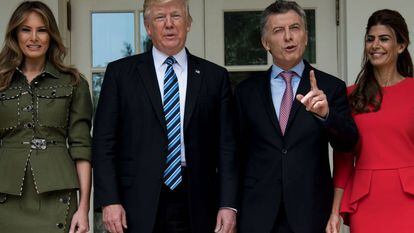 Melania e Donald Trump, ao lado de Mauricio Macri e a mulher, Juliana Awada, na quinta-feira na Casa Branca.