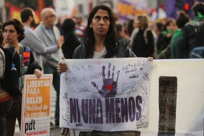 Manifestantes em Buenos Aires pedem a libertação de Belén, que em 2016 estava presa havia mais de dois anos por abortar.