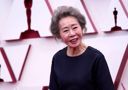 Youn Yuh-Jung ganha o Oscar de melhor atriz coadjuvante.