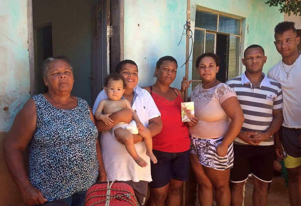 Família Silva se apoia na resistência da matriarca Aneis (à esq.) para superar morte de Ruan.