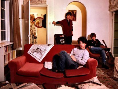 O U2 na casa alugada pela banda em Londres, em 1979. 