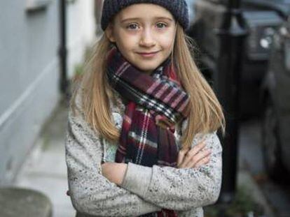 Uma das fotos da menina com roupas da Zara Boys.