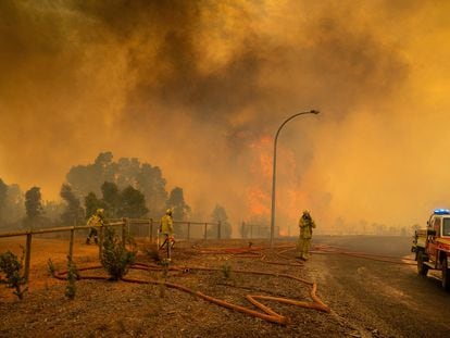 Bushfire near the Perth Hills, Western Australia