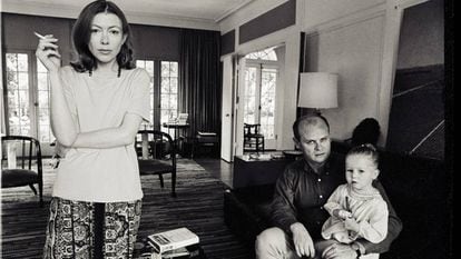 Jan Didion, seu marido e filha em sua casa de Los Angeles em 1968