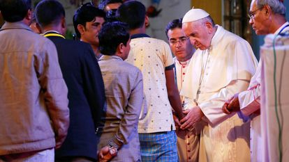 O Papa recebe um grupo de rohingyas em Daca, capital de Bangladesh
