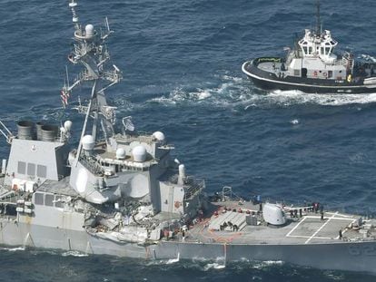O USS Fitzgerald, após o choque