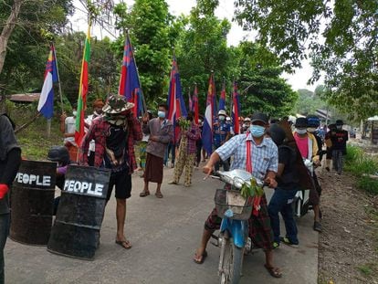 Protesto contra o golpe militar em Mianmar no município de Three Pagodas, no leste do país.