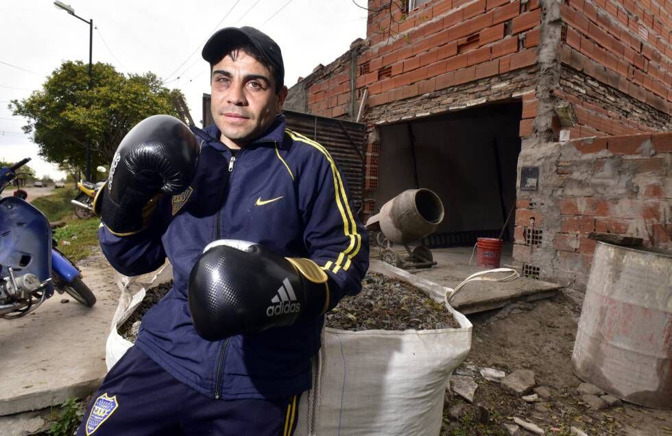 Raúl Alendre, que precisou voltar a lutar boxe aos 37 anos, em Chivilcoy.