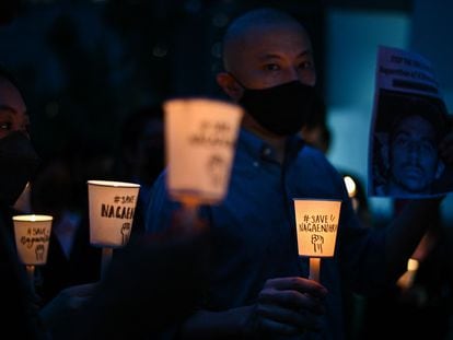 Ativistas participam de uma vigília com velas contra a iminente execução de Nagaenthran K. Dharmalingam, condenado à morte por traficar heroína em Singapura, em 8 de novembro de 2021.