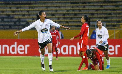 Victoria Albuquerque comemora gol pelo Corinthians contra o América de Cali.