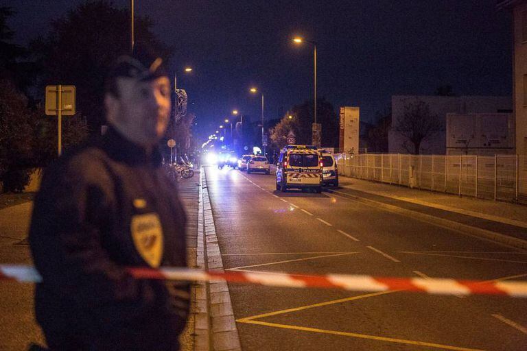 A polícia cercou o local nas imediações do Instituto Sain-Exupéry, em Blanac.
