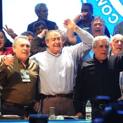 Juan Carlos Schmid (izq), Héctor Daer y Carlos Acu&ntilde;a (dcha), los nuevos secretarios generales de la CGT de Argentina.