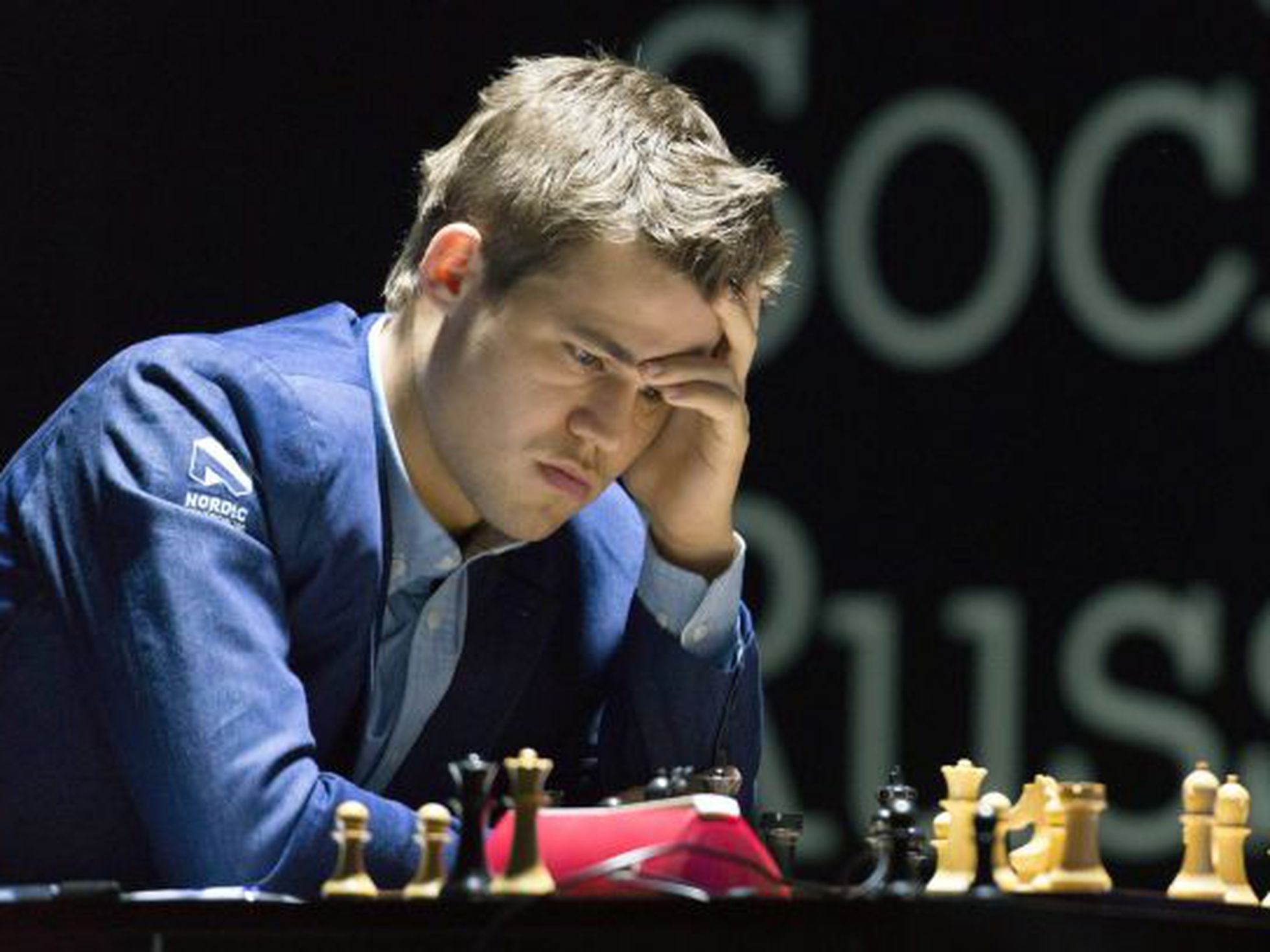 Como Magnus Carlsen venceu todos aqueles advogados de Harvard com os olhos  vendados? - Quora